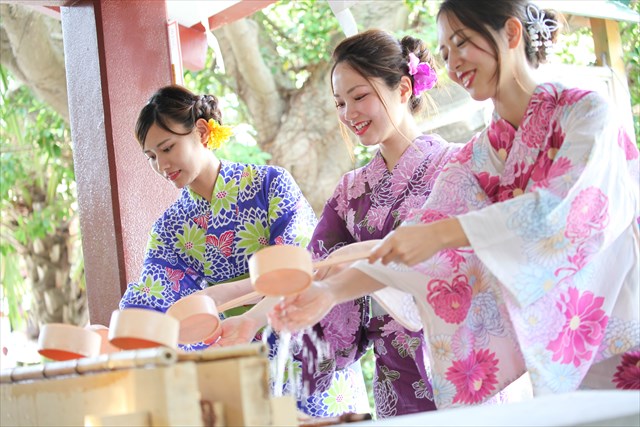 沖縄・那覇・和装体験】沖縄の街を浴衣or着物で歩こう！おさんぽプラン（3時間）／ヘアゴムプレゼント／国際通り近く！」の体験ギフト。琉装スタジオ  ちゅら美人 着物レンタル・浴衣レンタル 沖縄 | PAIR Gift -ペア-