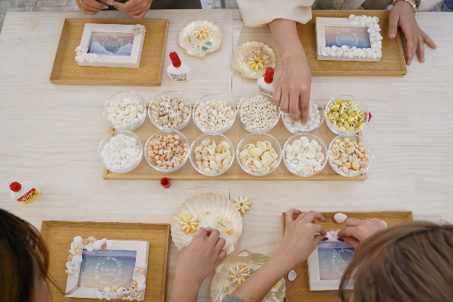 沖縄・恩納村・マリンクラフト】お好きな貝殻を選び放題！シェルフォト