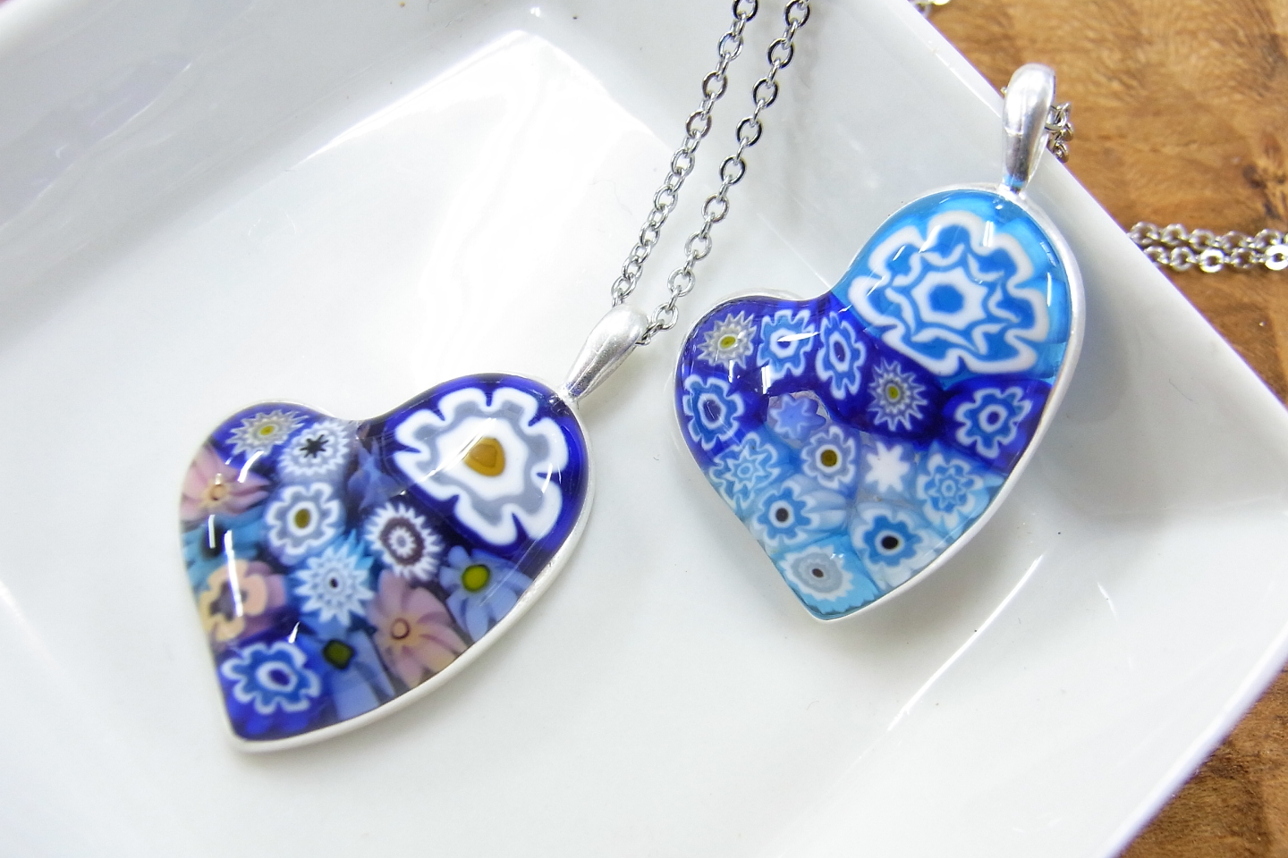 上野エリア・仲御徒町駅徒歩1分・手作りアクセサリー】シルバー枠にミルフィオリを詰め込んで！当日持ち帰りがうれしい！ベネチアンガラスで作るオリジナルペンダント（約1〜2時間）」の体験ギフト。スタジオサカミ  ガラス工房・ガラス細工 東京 | レディースギフト mini